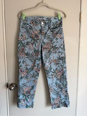 Code Bleu Light Blue Floral Capris